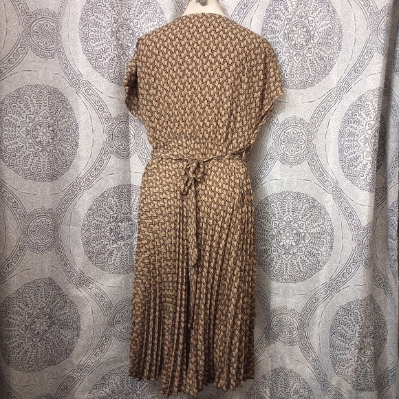 Shein Plus Size A-Line All Over Print Dress with Pleats and Belt Size2XL - Picture 6 of 16